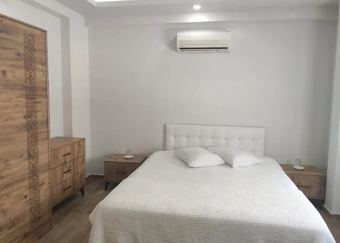 Hadrian And Apartahotel