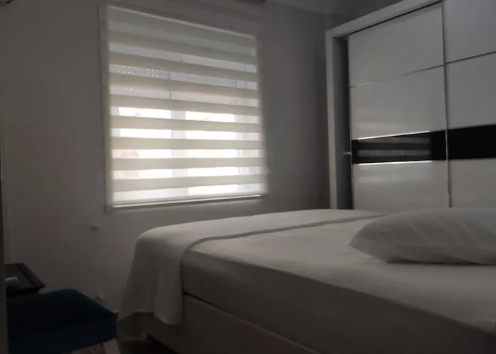 Apartahotel Hadrian And *