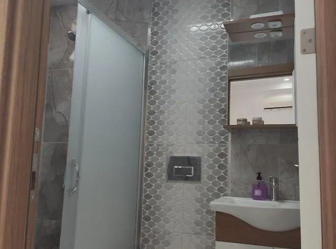 Hadrian And Apartahotel