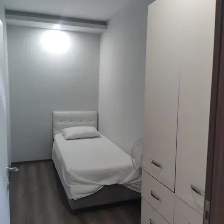 Hadrian And Aparthotel *