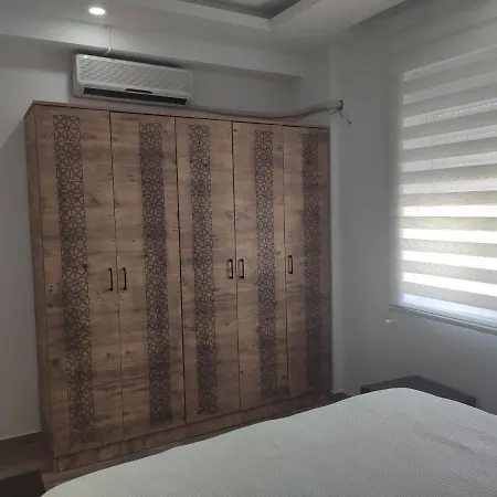 Hadrian And Apartahotel