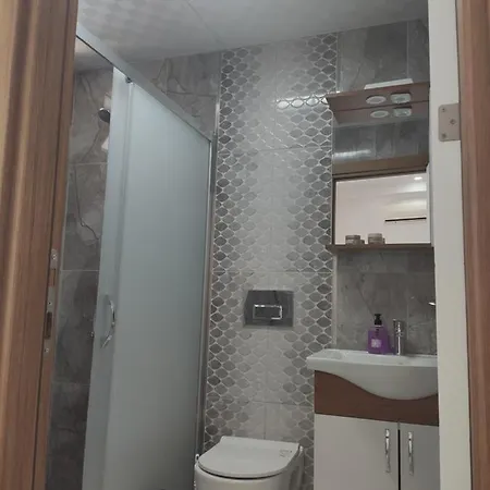 Hadrian And Apartmanhotel
