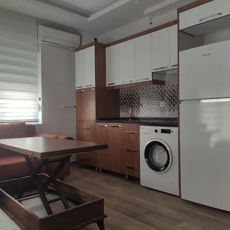 Ξενοδοχείο με διαμερίσματα Hadrian And *