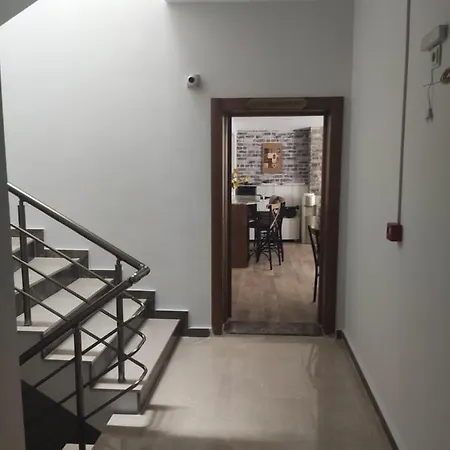 Ξενοδοχείο με διαμερίσματα Hadrian And *