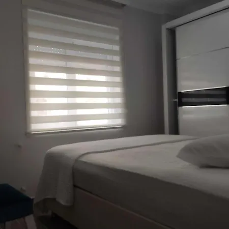 Ξενοδοχείο με διαμερίσματα Hadrian And *