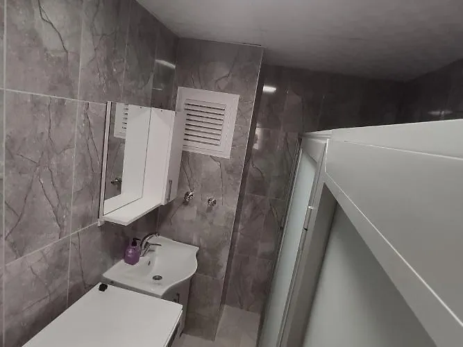 Hadrian And Ξενοδοχείο με διαμερίσματα *